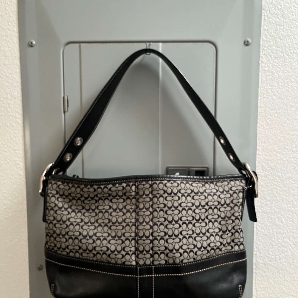 Coach G065-F10418 black Signature Jacquard with Smooth Leather - Picture 4 of 10
